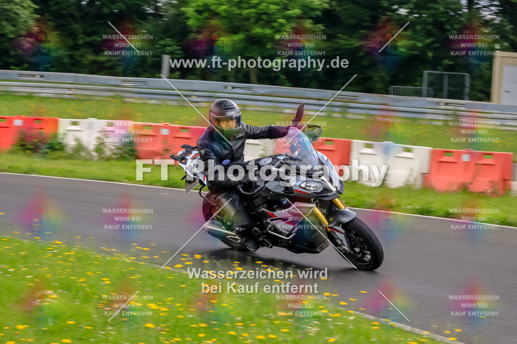 VBK-6930 | Hier findet Ihr Bilder von Touristenfahrten auf der Nürburgring Nordschleife oder von anderen Veranstaltungen die ich besucht habe. Viel Spass beim Durch Schauen 