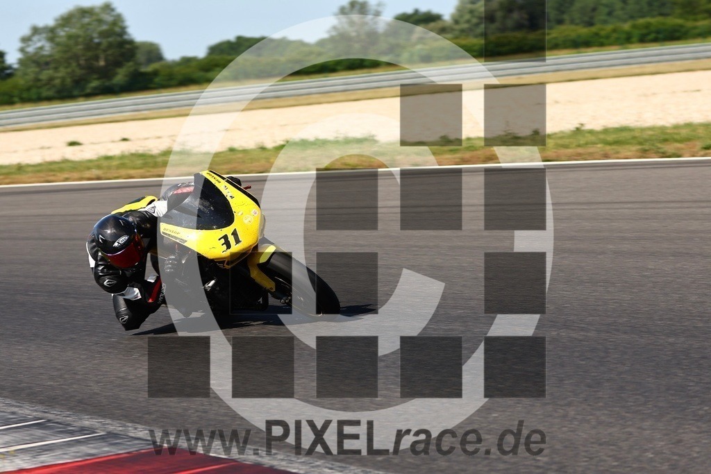 0031-20250621_11829 | Schöne Erinnerungen an spannende Momente - das festzuhalten ist unser Job. PIXELrace.de ist seit 2003 auf den Rennstrecken Europas unterwegs um die Action draußen beim Fahren und die wunderbare Stimmung imm Fahrerlager für euch einzufangen.