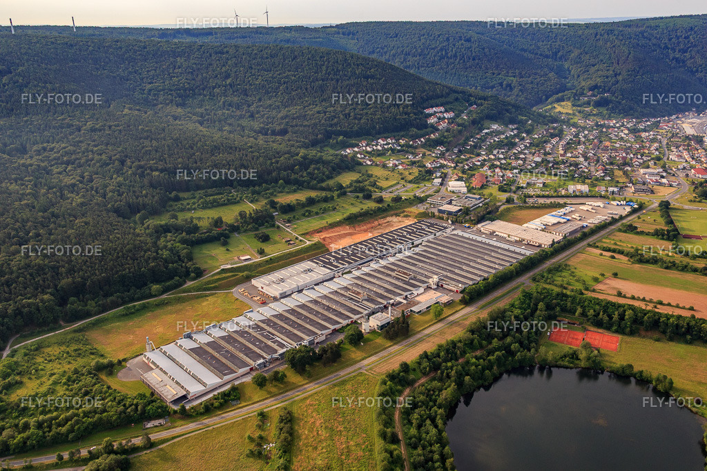 Rauch Möbelwerke GmbH http://www.rauchmoebel.de/ | Luftbild: Rauch Möbelwerke GmbH http://www.rauchmoebel.de/ in Freudenberg im Bundesland Baden-Württemberg in Deutschland. Foto: IMG_089648.jpg vom 11.06.2016 durch Werner Riehm/FLY-FOTO.de - Realisiert mit Pictrs.com