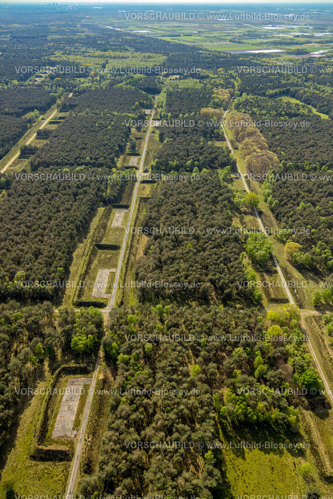 Brueggen240403162BrachterWald | Luftbild, Naturschutzgebiet NSG Brachter Wald an der deutsch-niederländischen Grenze, ehemaliges Munitionsdepot und Sperrgebiet der britsichen Rheinarmee, jetzt im Besitz der Nordrhein-Westfalen-Stiftung Naturschutz, Heimat- und Kulturpflege, Alst, Brüggen, Niederrhein, Nordrhein-Westfalen, Deutschland