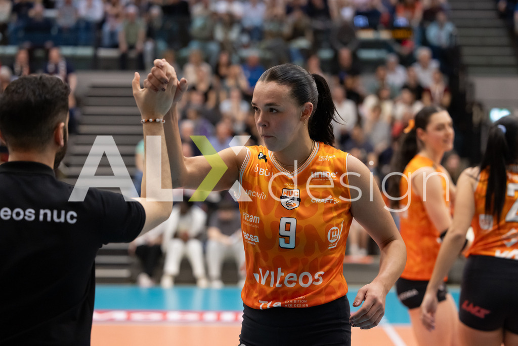 Volleyball I Frauen I Saison 2025-2026 I Volleyball NLA | Women I  Playoffs Finals 1/5 I viteos NUC - VC Kanti Schaffhausen I 06.04.2026 | 9 Maia Dvoracek (USA) (Viteos NUC) – Diagonal - Realisiert mit Pictrs.com