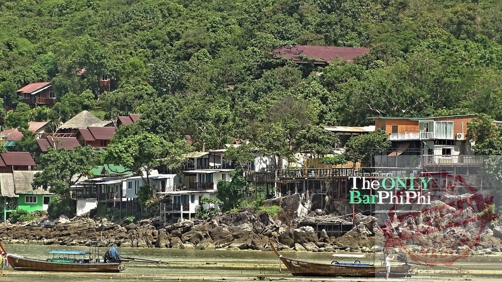 Longtail boats moored near the only bar on Koh Phi Phi, Thailand | Traditional thai longtail boats moored near the coast in front of The Only Bar on Koh Phi Phi Leh, Thailand - Realized with Pictrs.com