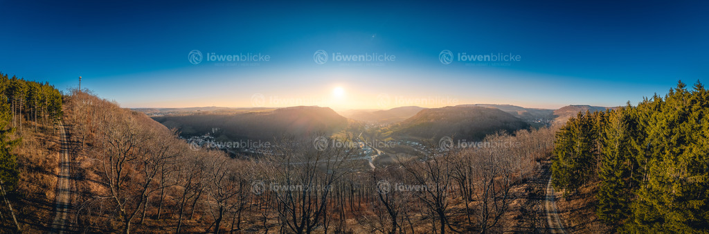 Lauterstein im Winter mit Blick ins Lautertal | löwenblicke | shop