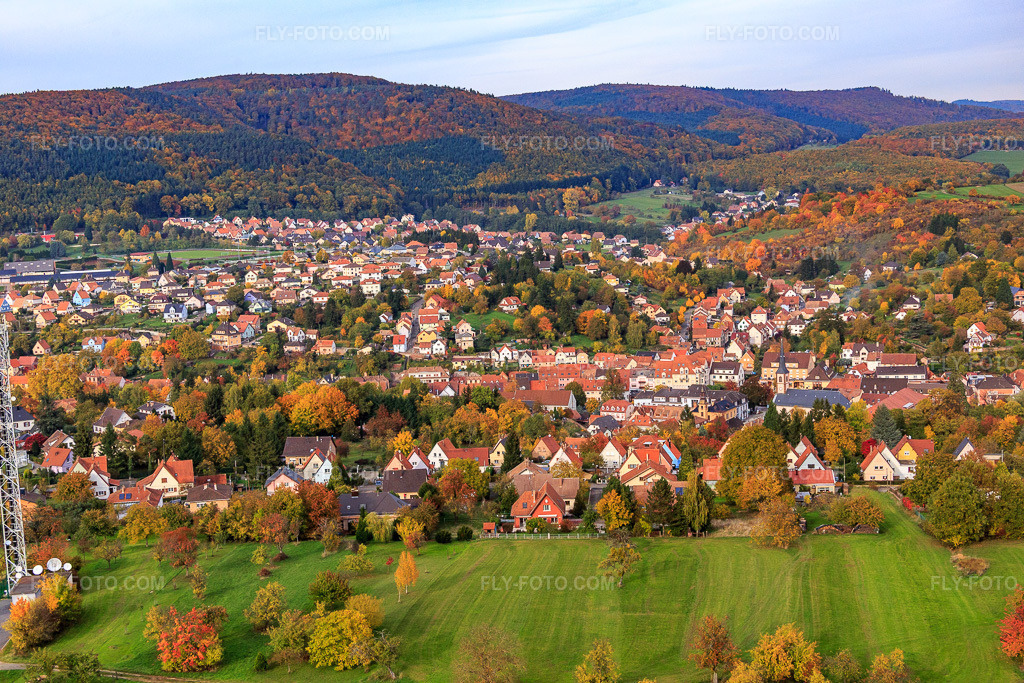Aerial view: View of the town from the southwest in Niederbronn-les-Bains in the state Bas-Rhin, France. – Photo: IMG_084750.jpg taken on 10/24/2015 by Werner Riehm/FLY-FOTO.com – Resolution of the original: 5472 x 3648 px