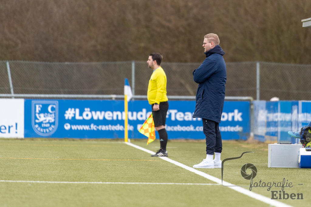 FC Rastede-SV Brake | Herren Bezirks-Testspiel; FC Rastede (blau)-SV Brake (weiß) am 02.03.2025 in Rastede (Sportanlage Kötterswegs), Photo: Philip Eiben 2025 - Realisiert mit Pictrs.com