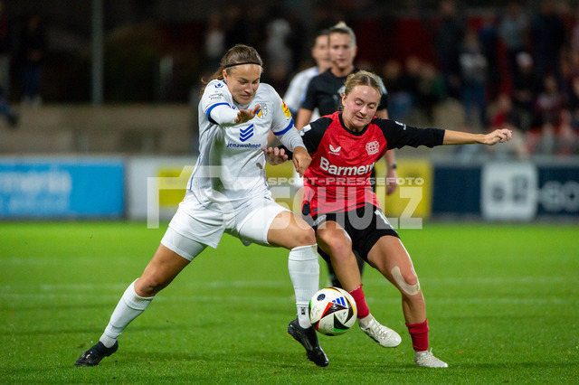 20241007NSZ_0304 | Zweikampf Hannah Mesch (Carl Zeiss Jena,No.11) und Sofie Zdebel (Bayer Leverkusen,No.16)DEU, Leverkusen, 07.10.2024 Fußball, Frauen, Google Pixel Frauen-Bundesliga, Saison 2024/2025, 5. Spieltag, Bayer 04 Leverkusen - FC Carl Zeiss JenaDIE DFB-RICHTLINIEN UNTERSAGEN JEGLICHE NUTZUNG VON FOTOS ALS SEQUENZBILDER UND/ODER VIDEOÄHNLICHE FOTOSTRECKEN - Realisiert mit Pictrs.com