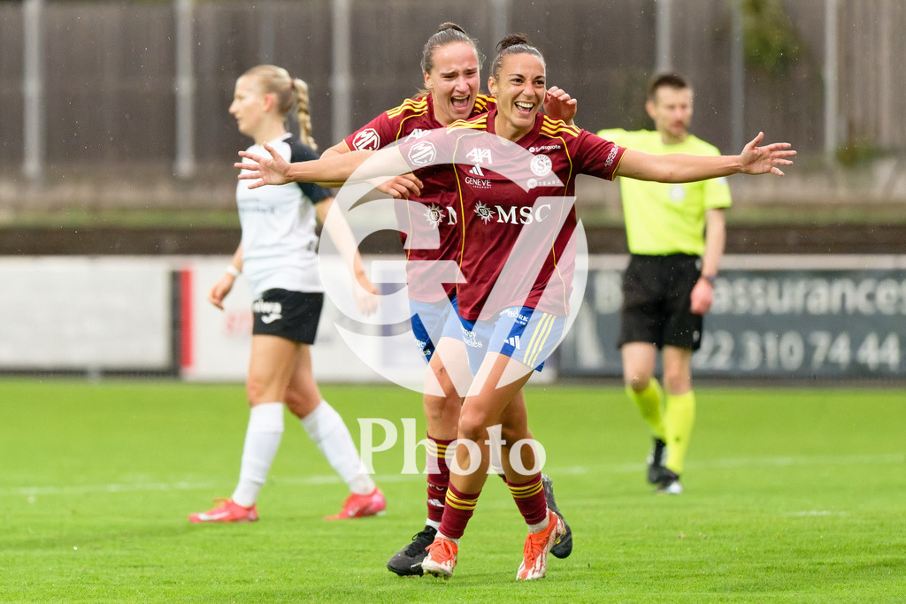 DZ8_6885_c | Switzerland: AXA Womens Super League 2025/26, Servette FC Chenois Feminin vs FC Aarau Frauen - Stade des Trois-Chene, Chene-Bourge: Paula Serrano Castano (19 Servette FC Chenois Feminin) celebrates after scoring her team's first goal 