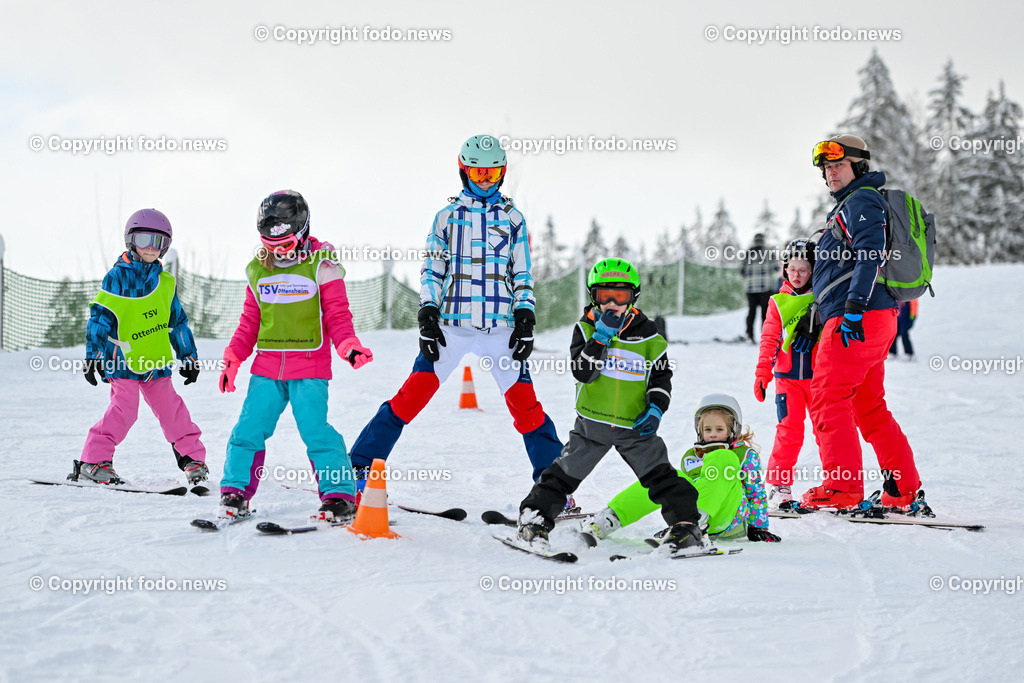 Hochficht_ Skigebiet_ Boehmerwald_ 04.02.2023-54 | 04.02.2023, Hochficht, AUT, Skigebiet Hochficht, Boehmerwald, im Bild Kinder bei Skifahren, Piste, Ski, Schnee, Skischule
