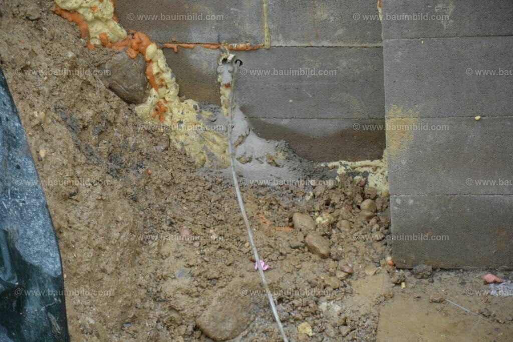 bib-lg17-elektroinstallation-0030 | Nach LV-Leistungsgruppen sortierte Detailfotos über den Bau eines Hauses. Alle Hausbau-Bilder direkt vom Urheber und Autor der Website Haus-Selber-Bauen.com