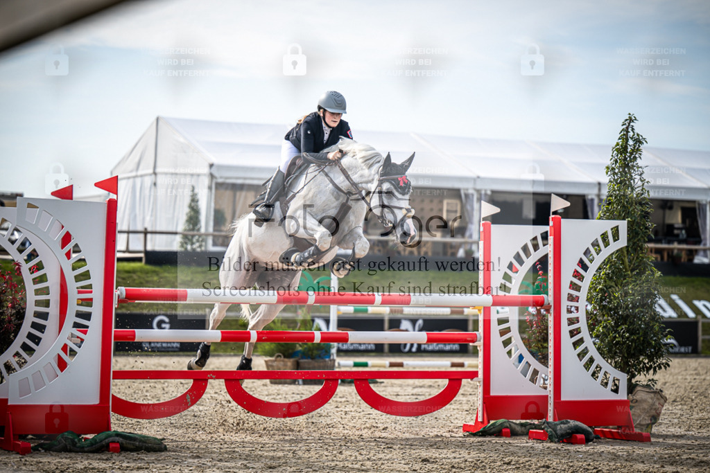 DOS_6847 | Entdecke hochwertige Reitturnierfotos von Foto Oger. Professionell, emotional und authentisch – jetzt Lieblingsmomente im Shop bestellen. - Realisiert mit Pictrs.com