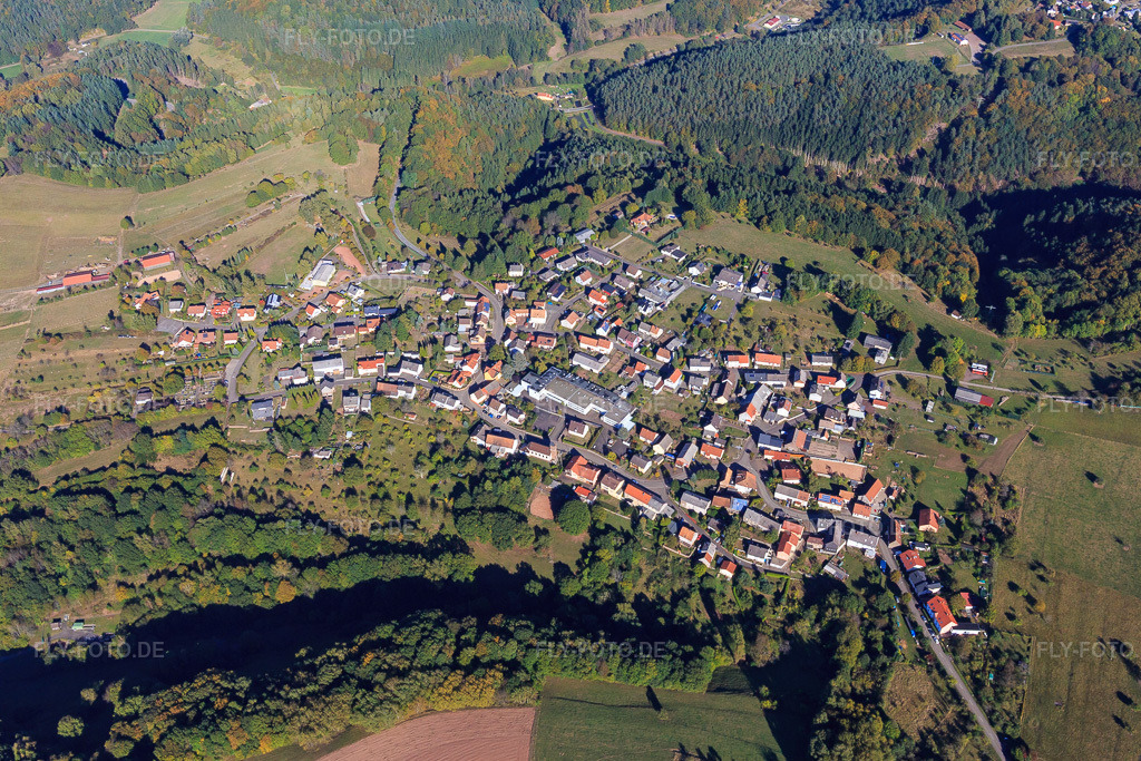 Luftbild: mit PMF-GmbH, Maschinenfabrikation in Schweix im Bundesland Rheinland-Pfalz in Deutschland. – Foto: IMG_095194.jpg vom 16.10.2016 durch Werner Riehm/FLY-FOTO.de – Auflösung des Originals: 5202 x 3468 px – PMF GMBH OF INNOVATION