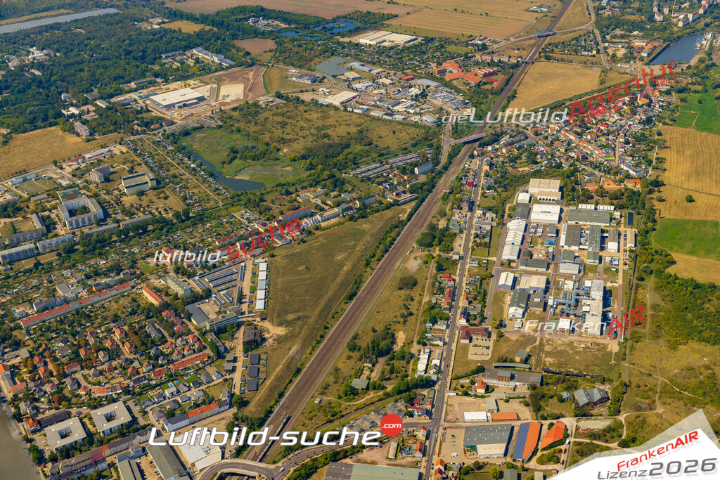 Neue Luftbildaufnahme der Stadt Schönebeck - Das Luftbild wurde 2025 vom UL-Flugzeug heraus erstellt ( keine Drohnenaufnahme ) - Hochauflösende Luftaufnahme - für Wandbilder und großformatige Ausdrucke geeignet. Das besondere Geschenk!Hier alle&nbsp;Infos zur Lizenzierung der LuftaufnahmeWir fliegen auch dieses Jahr wieder in Ihre Region um Luftbilder zu erstellen.- Luftbild anfragen