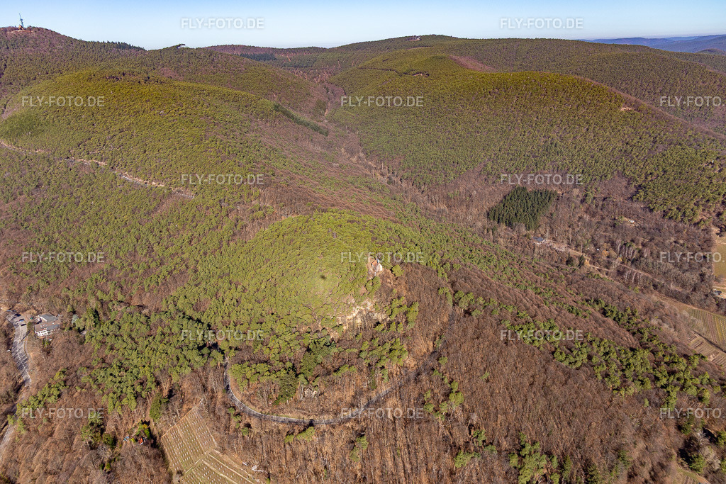 Kapelle Wetterkreuzberg | Luftbild: Kapelle Wetterkreuzberg in Maikammer im Bundesland Rheinland-Pfalz in Deutschland. Foto: IMG_112739.jpg vom 27.02.2019 durch Werner Riehm/FLY-FOTO.de - Realisiert mit Pictrs.com