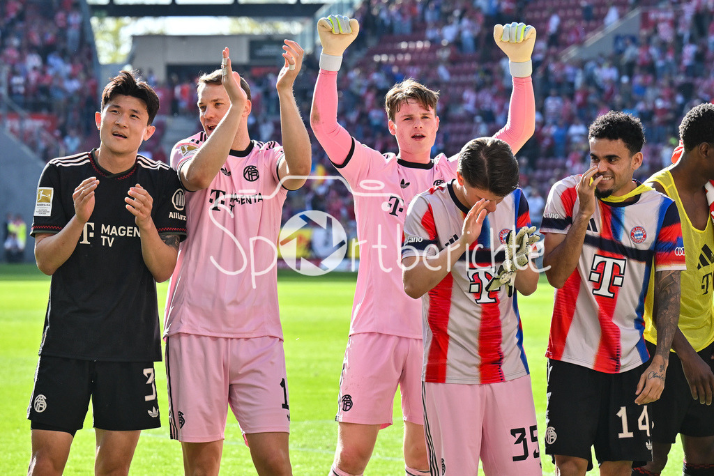 1. FSV Mainz 05 - FC Bayern München | MAINZ, GERMANY - 25. APRIL: die Spieler der Bayern feiern zusammen mit den Fans den Auswärtssieg in Mainz nach dem Bundesligamatch zwischen dem 1. FSV Mainz 05 und dem FC Bayern München am 31. Spieltag in der MEWA Arena / DFL REGULATIONS PROHIBIT ANY USE OF PHOTOGRAPHS AS IMAGE SEQUENCES AND/OR QUASI-VIDEO / Minjae KIM (FC Bayern Munich 3), Manuel NEUER (FC Bayern Munich 1), Jonas Kurt URBIG (FC Bayern Munich 40), Leon KLANAC (FC Bayern Munich35) und Luis DIAZ (FC Bayern Munich 14)