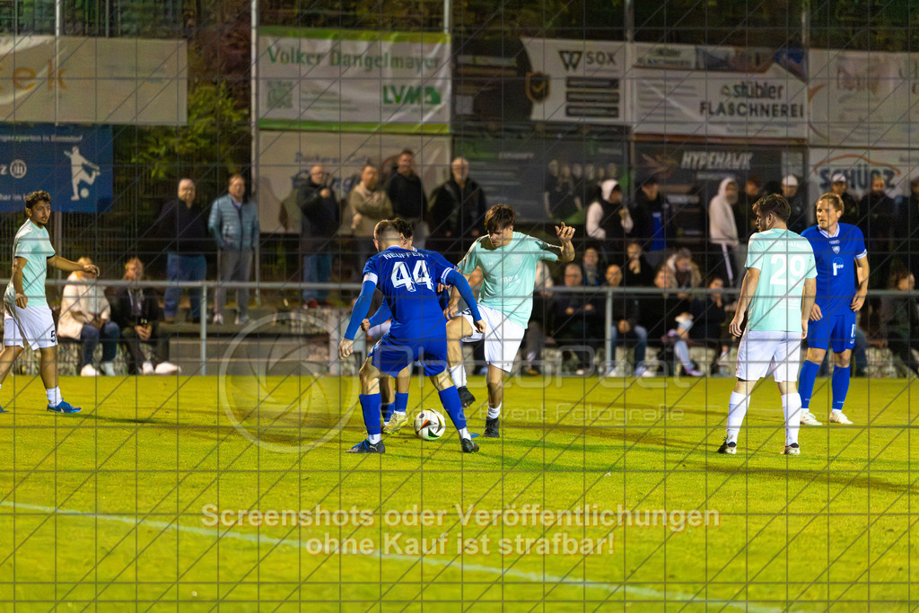 20261015_204048_0201_(c)_by_PhotoPeet | #,TSG Salach (türkis) vs. VfB Neuffen (blau), Fußball, Bezirksliga - Bezirk Neckar/Fils, 08. Spieltag, Saison 2026/2027, Rasensportplatz, Staufenecker Straße, 73084 Salach, 15.10.2026 - 19:30 Uhr,Foto: PhotoPeet / Sport- &amp; Eventfotografie / Peter Harich
