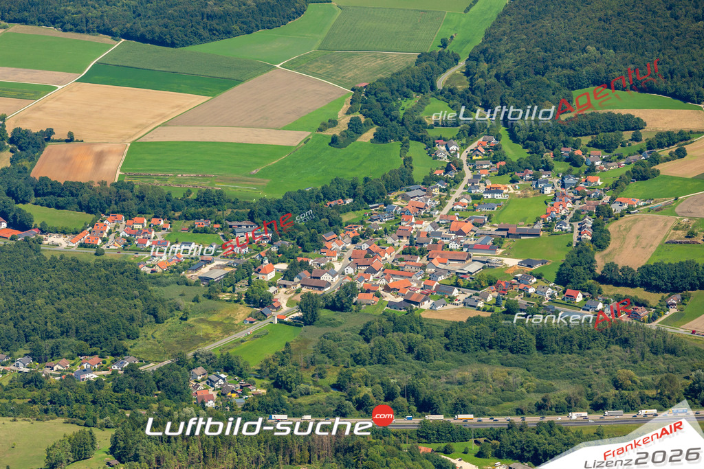 Das Luftbild zeigt : Deusmauer Velburg - Die Luftaufnahme wurde 2023 vom UL-Flugzeug aus erstellt ( keine Drohne ) - Hochauflösende Luftaufnahme - Für grossformatige Ausdrucke geeignet. Die Geschenkidee !Mit Lizenz und Bildrechte bestellbar