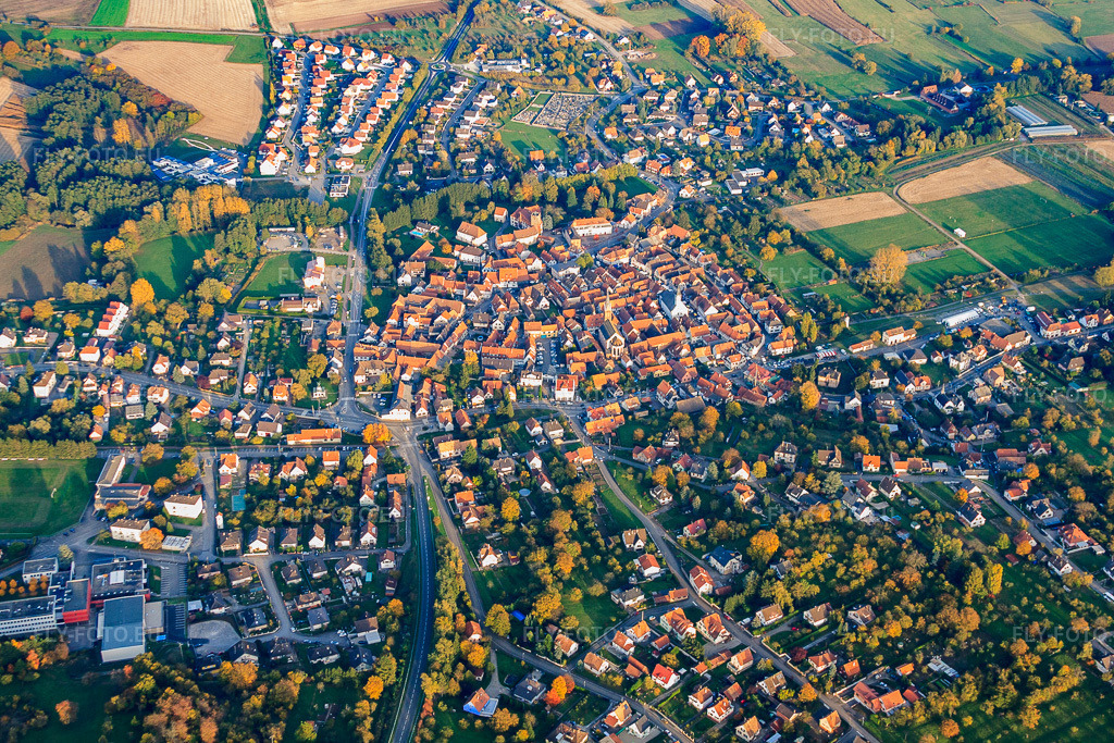 Vue aérienne: Vue de la ville depuis l'ouest à Wœrth dans le département Bas Rhin, France – .Photo: IMG_54198.jpg prise le 21/10/2012 par Werner Riehm/FLY-FOTO.eu – Résolution de l'original: 4529 x 3019 px
