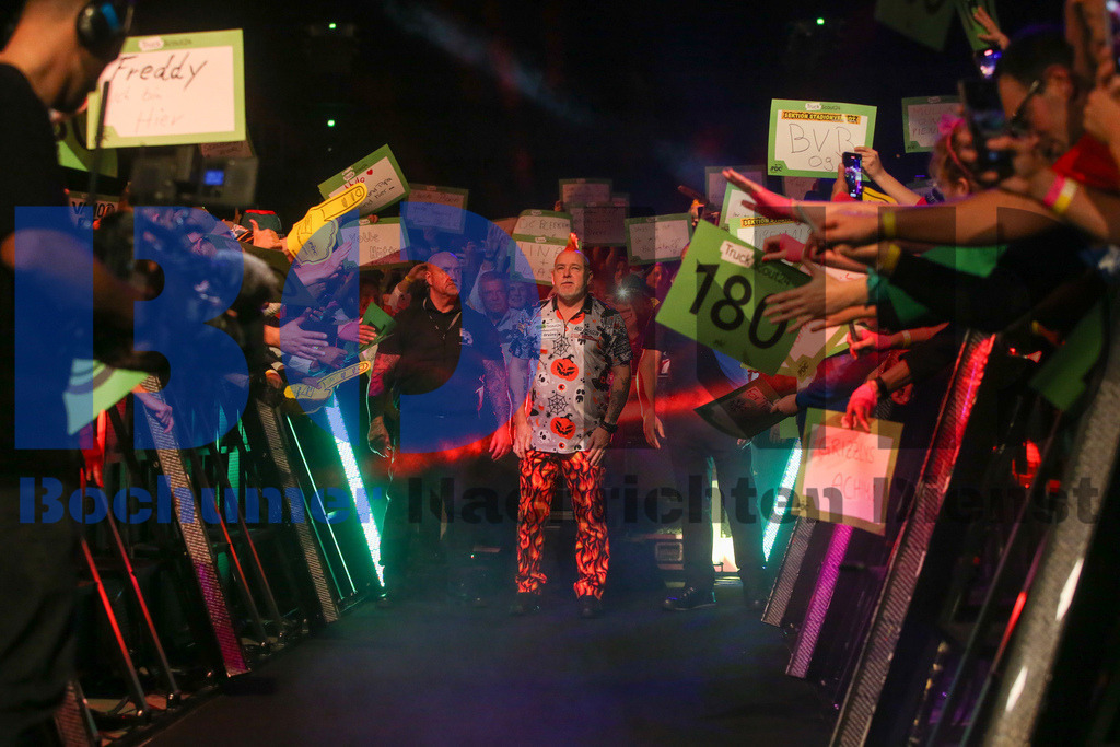  29.10.2023 - 
 | Sebastian Sendlak / Bochumer Nachrichtendienst (BOND) - PDC European Darts Championship: Halbfinale {Persons shown} - Realisiert mit Pictrs.com