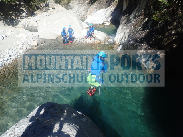PC020023 | Bestelle die Bilder deines Berg- oder Wasser-Abenteuers mit Mountain Sports bequem von zu Hause aus direkt über unseren Online Fotoshop von pictrs.com. - Realisiert mit Pictrs.com