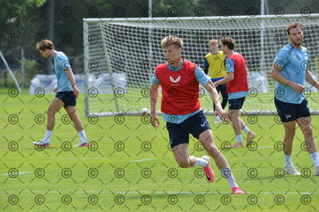 RGE_9789 | Hertha BSC, 2.Bundesliga, Herren, Fußball, Training auf dem Schenckendorffplatz, Mittwoch 29.07. 2026, Saison 2026/27,  Luca Schuler am Ball (Hertha BSC ),  Fotograf: Ralf Gebhardt - Realisiert mit Pictrs.com
