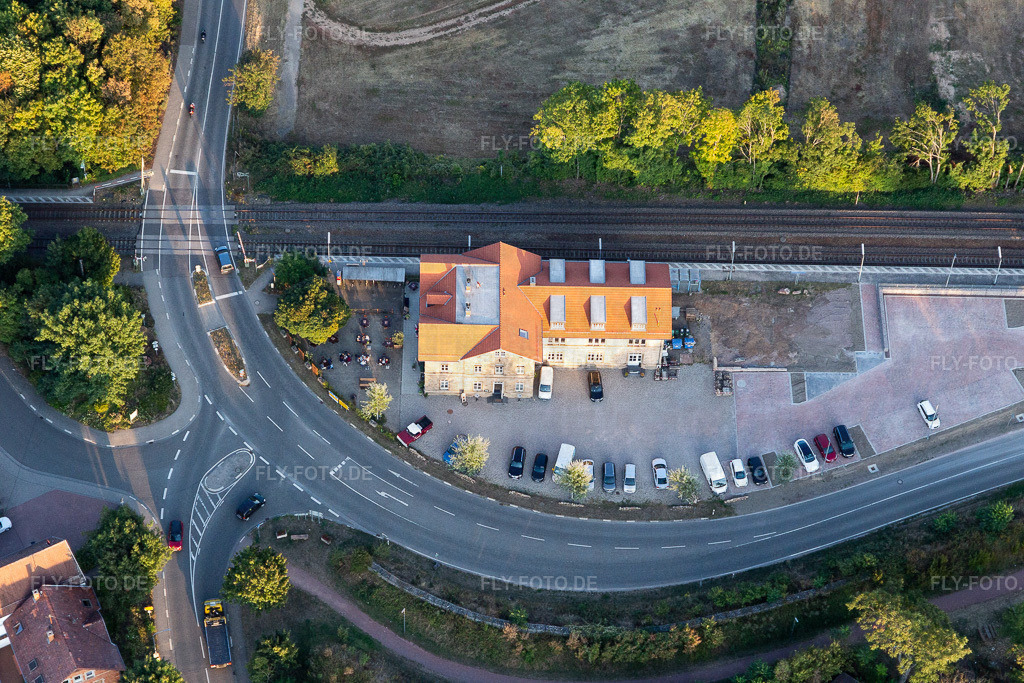 Hotel Restaurant Alter Bahnhof 1864 | Luftbild: Hotel Restaurant Alter Bahnhof 1864 in Rohrbach im Bundesland Rheinland-Pfalz in Deutschland. Foto: IMG_117490.jpg vom 06.09.2019 durch Werner Riehm/FLY-FOTO.de - Realisiert mit Pictrs.com