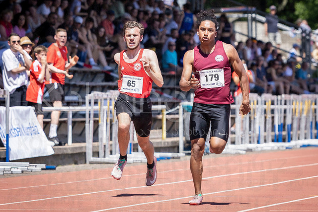 B&amp;S Kurpfalz Gala; Weinheim, 23.05.2026 | WEINHEIM, GERMANY - MAY 24: Til Olschok (GER/Eintracht Frankfurt e.V.) and Diaz Lorenzo Plata (COL/ASV Köln e. V.) in the 100m heats during the B&amp;S Kurpfalz Gala am 23.05.2026 at the  Sepp-Herberger-Stadium in Weinheim (Baden-Wuerttemberg / Germany).