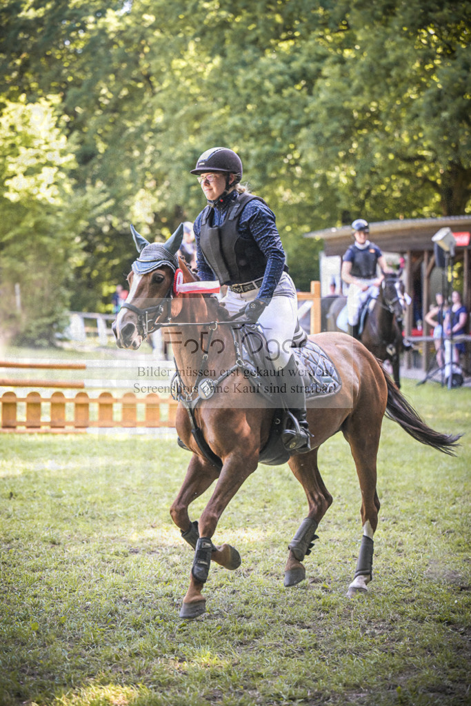 DOS_0633 | Entdecke hochwertige Reitturnierfotos von Foto Oger. Professionell, emotional und authentisch – jetzt Lieblingsmomente im Shop bestellen.Deutschlandweite Turnierfotografie. - Realisiert mit Pictrs.com