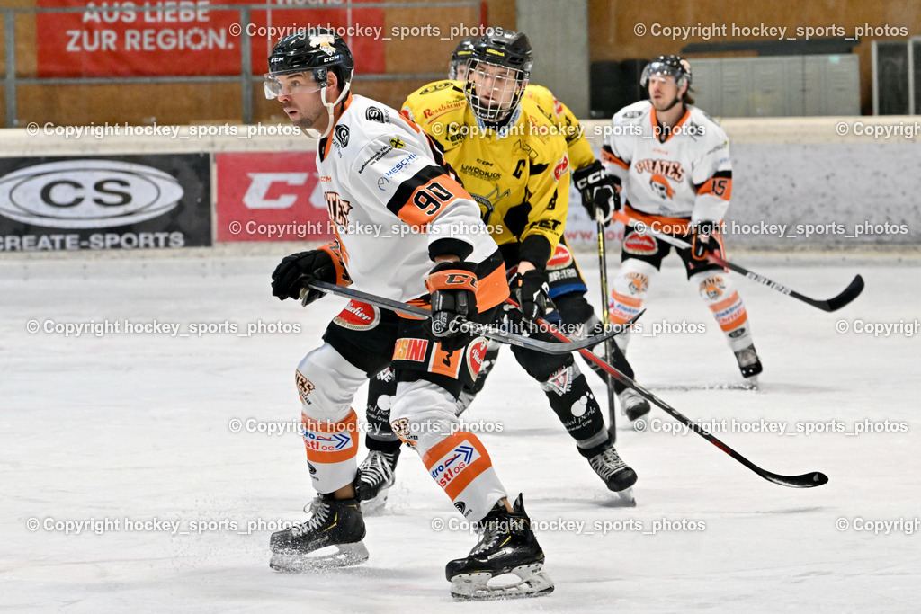 EC Hornets Spittal vs. USC Piraten Velden 18.2.2024 | #90 Edlinger Patrick USC Velden, #8 Komar Luca EC Hornets Spittal, EC Hornets Spittal vs. USC Piraten Velden 18.2.2024, EC Hornets Spittal vs. USC Piraten Velden 18.2.2024 am 18.02.2024 in Spittal an der Drau (Eissportzentrum Spittal), Austria, (Photo by Bernd Stefan)