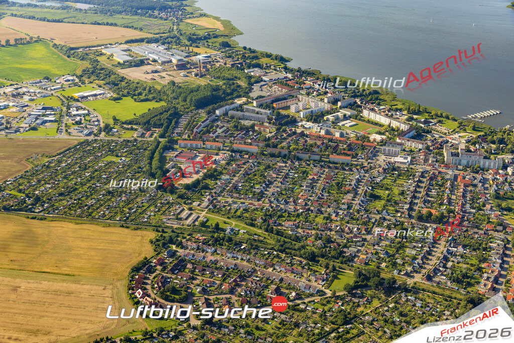 Ribnitz Ribnitz-Damgarten Bild- Das Luftbild wurde 2025 vom UL-Flugzeug heraus erstellt ( keine Drohne bzw. Drohnenaufnahme ) - Hochauflösende Luftaufnahme -Nicht vergleichbar mit Google Maps oder Satelittenbilder- Die Geschenkidee !Mit Lizenz und Bildrechte bestellbar - CC