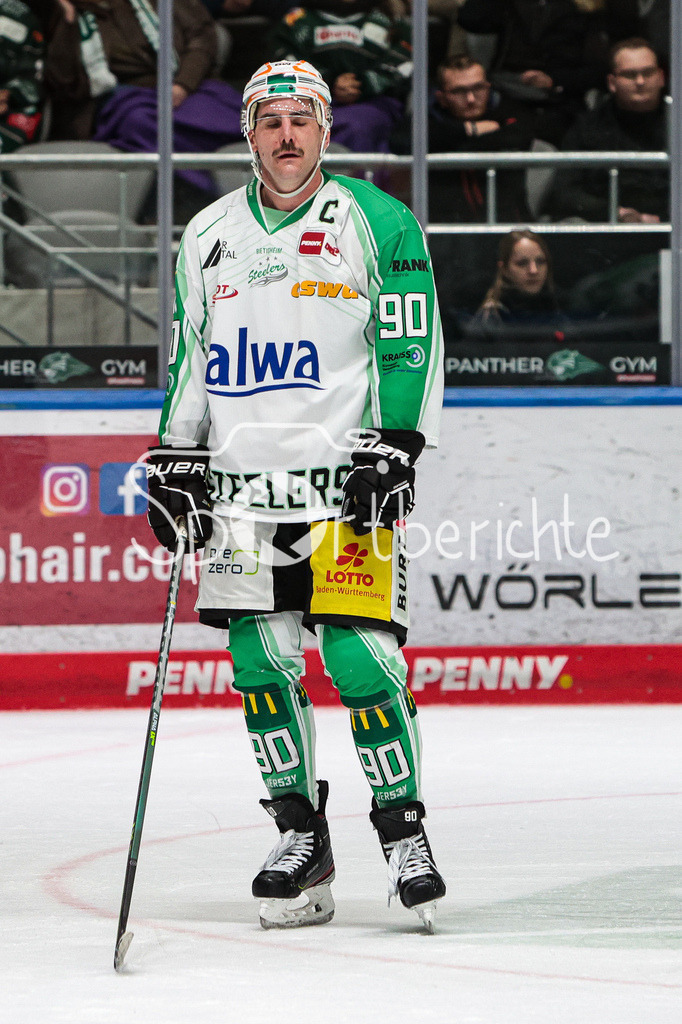 Augsburger Panther - Bietigheim Steelers | Constantin BRAUN (SCB #90)in Atkion