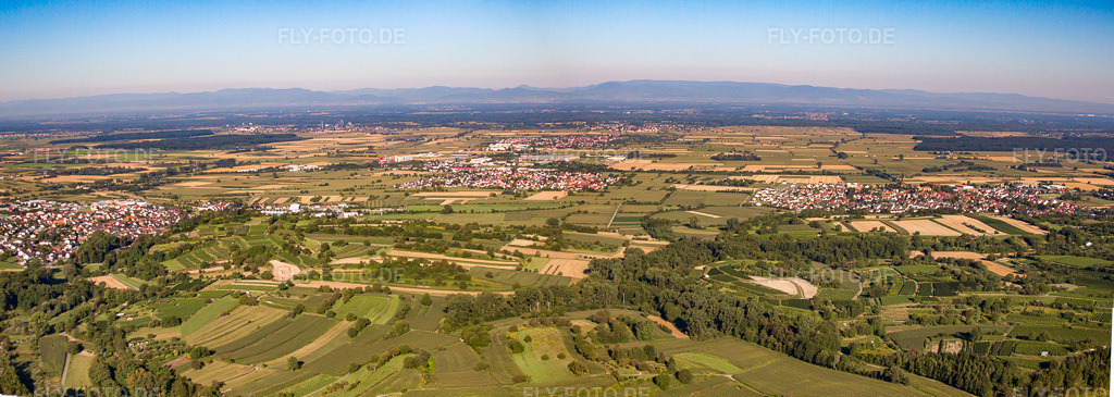 Luftbild: Panorama der Rheinebene aus Osten von Altdorf bis Mahlberg im Ortsteil Orschweier in Mahlberg im Bundesland Baden-Württemberg in Deutschland. Foto: IMG_59446-Bearbeitet.jpg vom 16.08.2013 durch Werner Riehm/FLY-FOTO.deAuflösung des Originals: 8175 x 2914 px
