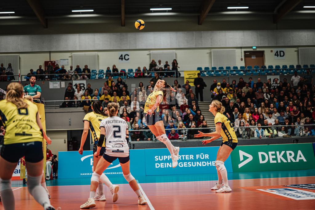 Volleyball | Frauen | Saison 2025/2026 | Volleyball Bundesliga | ETV Hamburger Volksbank Volleys vs. SSC Palmberg Schwerin | 17.01.2026 | Anna Artyshuk (#19, SSC Palmberg Schwerin) beim Angriff