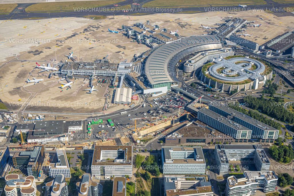 Duesseldorf220700491 | Luftbild, Flughafen Düsseldorf Airport, Abfertigungshalle und Abfertigungsfinger, Lohausen, Düsseldorf, Rheinland, Nordrhein-Westfalen, Deutschland