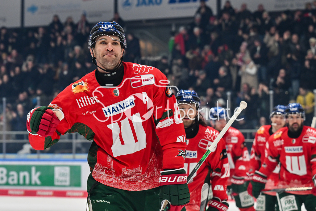Augsburger Panther - Schwenninger Wild Wings | AUGSBURG, GERMANY - 02. JANUARY: Jubel der Panther nach dem Treffer zum 2-0 durch Alexandre GRENIER (Augsburger Panther 82) / Tor / Torschuetze / Freude / Happy während dem Match zwischen den Augsburger Panthern und den Schwenninger Wild Wings am 35. Spieltag der Penny DEL im Curt Frenzel Stadion