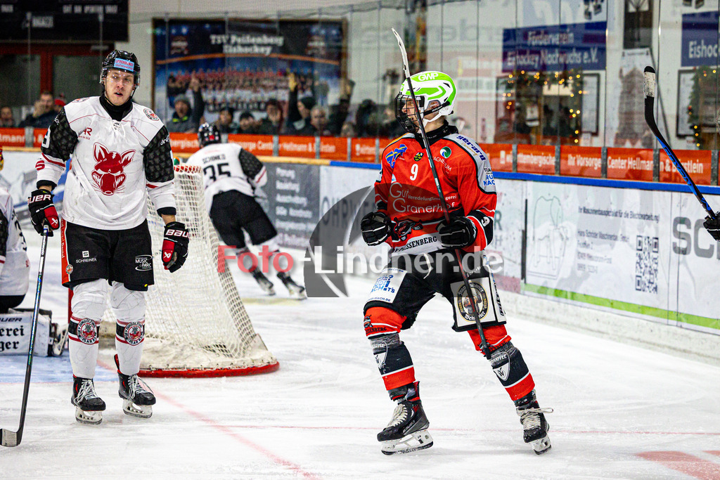 TSV Peißenberg MINERS gegen EV Dingolfing ISAR RATS | Eishockey Bayernliga Herren Vorrunde 2024/25, TSV Peißenberg MINERS gegen EV Dingolfing ISAR RATS, 20241215,Anton ENGEL (MINERS 9) Jubel,2024-12-15 in Peißenberg (Eisstadion Peißenberg)Anton ENGEL (MINERS 9)Copyright: WolfgangxLindner foto-lindner.de