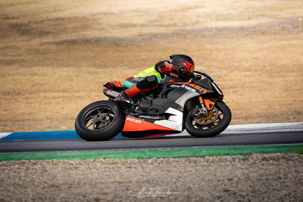 Ducati Trackday Hockenheimring 2026 | Entdecken Sie die faszinierende Welt von Alexander Tschuncky Arts: Kreative Fotografie, atemberaubende Automobilkunst und hochwertiger Bilderdruck. Lassen Sie sich inspirieren! - Realisiert mit Pictrs.com
