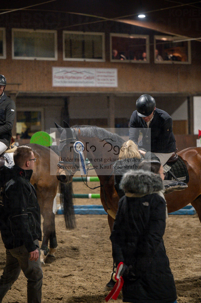 Hallenreittunier Voxtrup 2023 | Entdecke hochwertige Reitturnierfotos von Foto Oger. Professionell, emotional und authentisch – jetzt Lieblingsmomente im Shop bestellen.Deutschlandweite Turnierfotografie. - Realisiert mit Pictrs.com