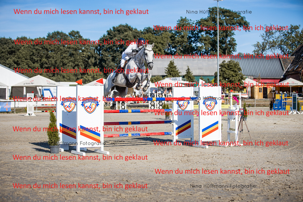 BK1A8615 | Turnierbilder Turnierfotos Nina Hüffmann Turnierfotografie Pferdefotografie Tierzeichnung Haustierzeichnung Pferdezeichnung Hundezeichnung Videograf  - Realisiert mit Pictrs.com