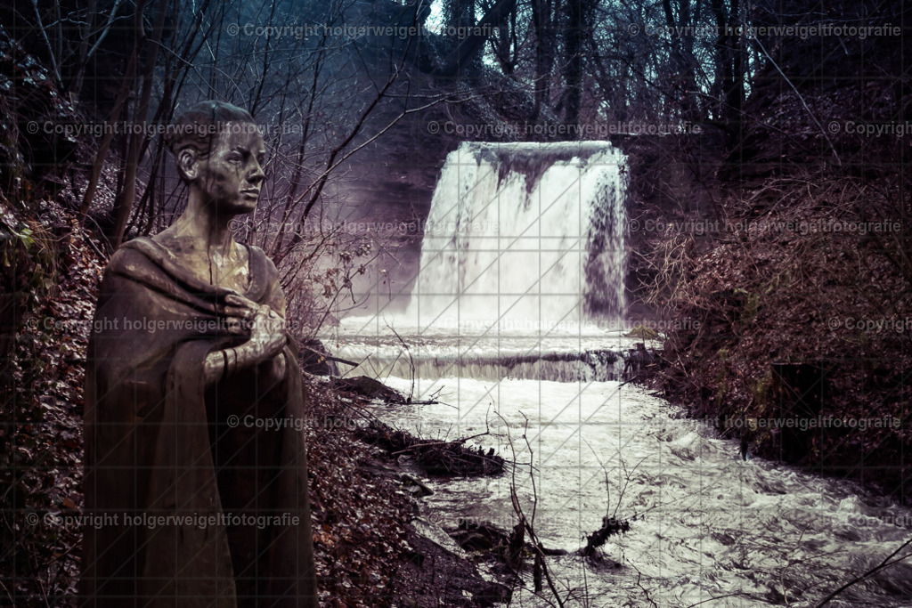 Regentrude mit Wasserfall | Kaufen sie online außergewöhnliche Fotografien auf Leinwand Acrylglas Fotoprint Aludibond von holgerweigeltfotografie - Realized with Pictrs.com