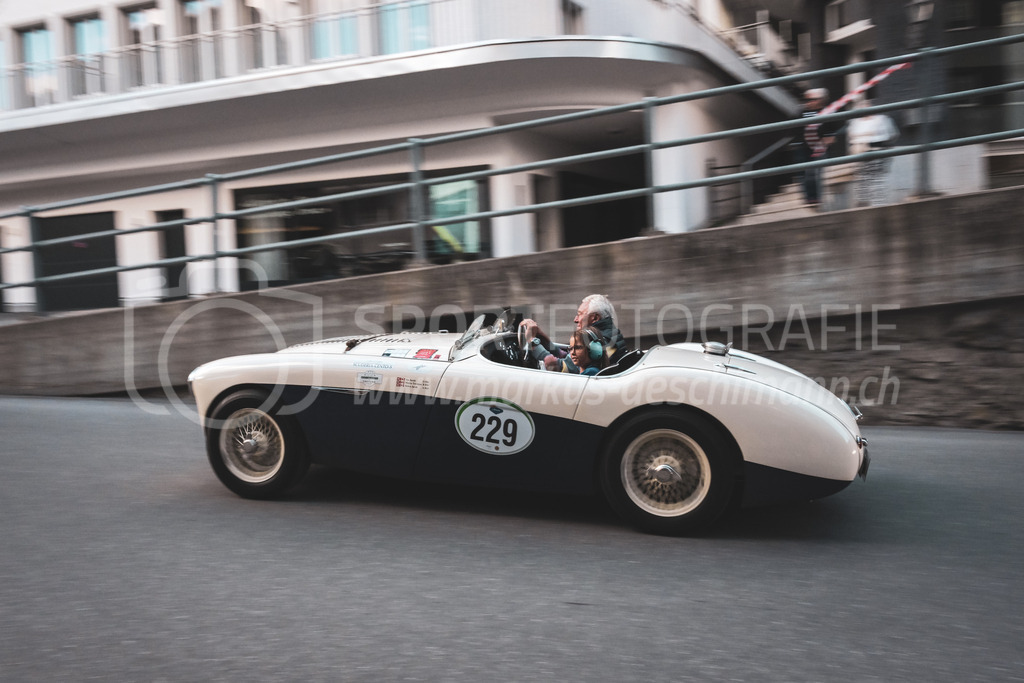 21. Arosa ClassicCar 2025 - 4. September 2025 | Vic Jacob aus S-chanf (SUI) in einem Austin Healey 100S aus dem Jahre 1955 mit Startnummer 229 am Arosa ClassicCar 2025 in der Kategorie Classic Trophy..@arosaclassiccar, @arosa.official, #arosaclassiccar, #arosa, #76curves, #classiccar, Bild: Sportfotografie Markus Aeschimann | www.markus-aeschimann.ch - Realisiert mit Pictrs.com