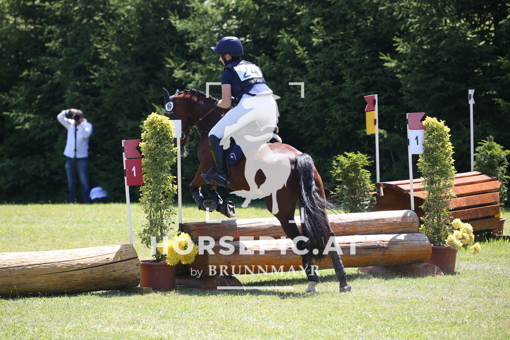 DL2Q0346 | Willkommen bei Brunnmayr - Design & Fotografie – Ihrem Spezialisten für Reitturniere und Pferdeveranstaltungen in Oberösterreich, Salzburg und Bayern! Seit über 17 Jahren sind wir leidenschaftlich dabei.