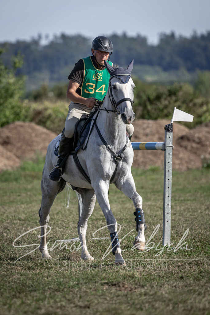 20250907-_3LI3475 | Tierfotografie Pferde, Hunde, Katzen, Haustiere.
Turnierfotografie Reitturniere, Reiten, Springreiten, Dressur in Hanau, dem Main-Kinzig-Kreis und dem Rhein-Main- Gebiet um Frankfurt