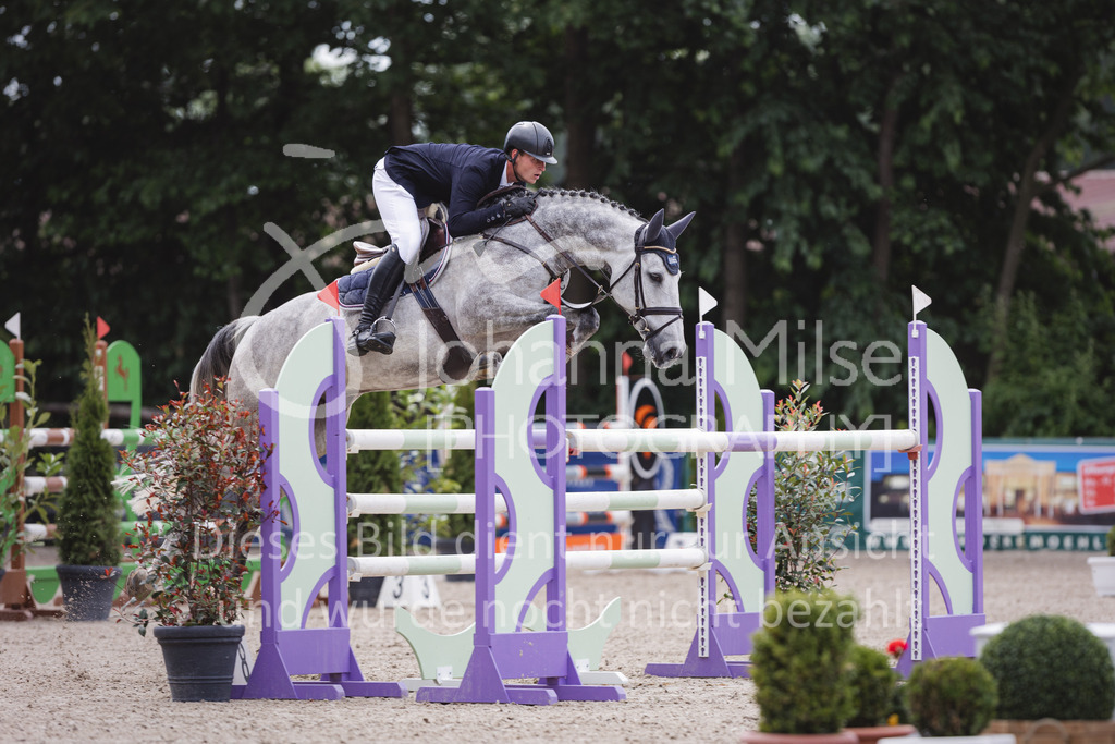 220614_Mühlen_SprPfM-657 | Late Entry Mühlen
Springprüfung Kl.M* 6-8j. Pferde gl. Einlaufprüfung für 6j. Pferde
14.06.2022