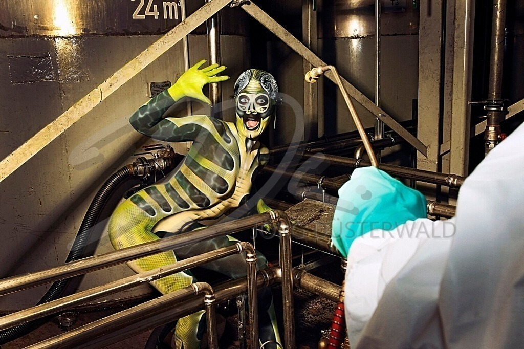 WorkingArt-KAMMERJÄGER_7675 | #003 | Modell: Renée-Claire | Berufler: Ralf (Fa. Klimasch) | Foto: Tschiponnique Skupin - Realisiert mit Pictrs.com