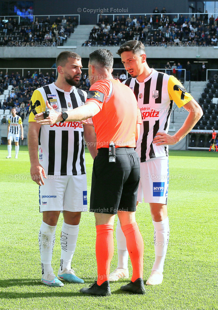 A_LUI_300423_10 | SPORT, FUSSBALL,ADMIRAL BUNDESLIGA LASK-AUSTRIA KLAGENFURT 30.04.2023 IM BILD: FILIP STANKOVIC,ROBERT ZULJ  (BEIDE LASK) IM GESPRAECH MIT SCHIEDSRICHTER ALEXANDER HARKAM FOTO:FOTOLUI/MW