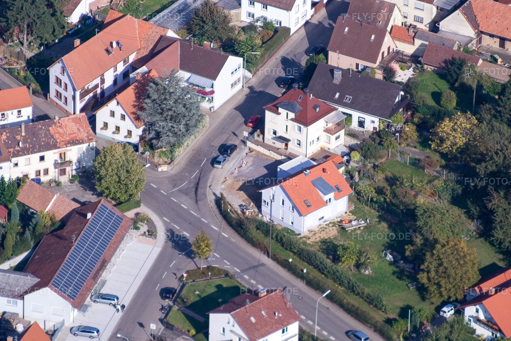 Luftbild: Raiffeisenstraße x Mörzheimer Hauptstr im Ortsteil Mörzheim in Landau im Bundesland Rheinland-Pfalz in Deutschland. Foto: IMG_8432.jpg vom 06.10.2007 durch Werner Riehm/FLY-FOTO.de