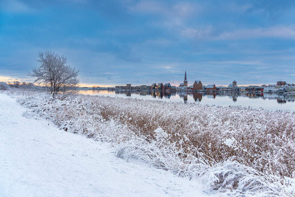 Blick über die Warnow auf die Hansestadt Rostock im Winter | Blick über die Warnow auf die Hansestadt Rostock im Winter.