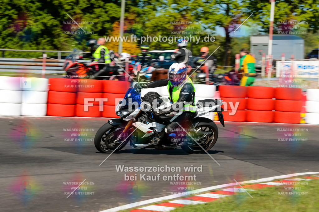 Moto-TeamOBK-21431 | Hier findet Ihr Bilder von Touristenfahrten auf der Nürburgring Nordschleife oder von anderen Veranstaltungen die ich besucht habe. Viel Spass beim Durch Schauen 