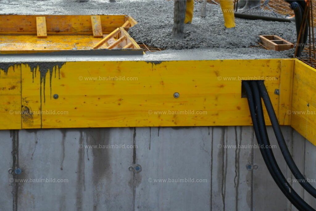 bib-lg17-elektroinstallation-0070 | Nach LV-Leistungsgruppen sortierte Detailfotos über den Bau eines Hauses. Alle Hausbau-Bilder direkt vom Urheber und Autor der Website Haus-Selber-Bauen.com