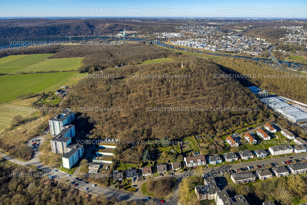 Hagen250302524 | Luftbild, Waldgebiet Kaisberg und Freiherr-vom-Stein-Turm, Hochhäuser am Waldrand, hinten Ruhrviadukt und Herdecke am Fluss Ruhr, Vorhalle, Hagen, Ruhrgebiet, Nordrhein-Westfalen, Deutschland